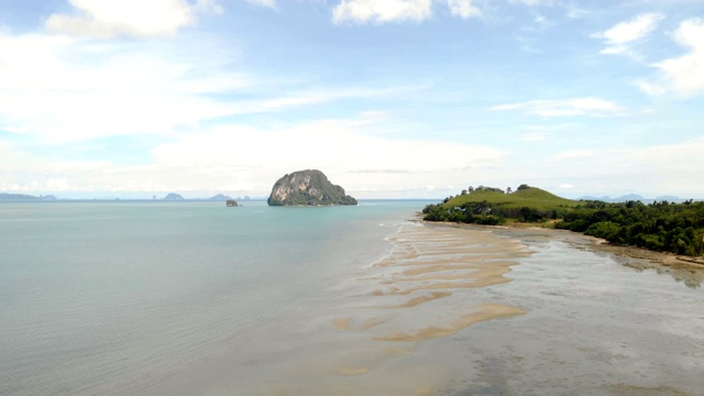 热带岛屿海滩海浪，无人机射击视频素材