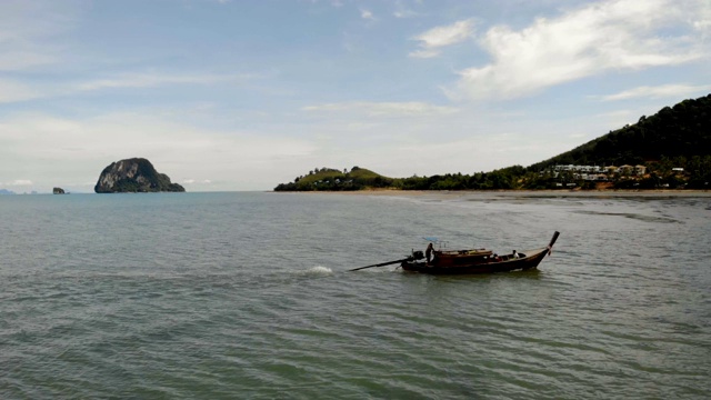 热带岛屿海滩海浪，无人机射击视频素材