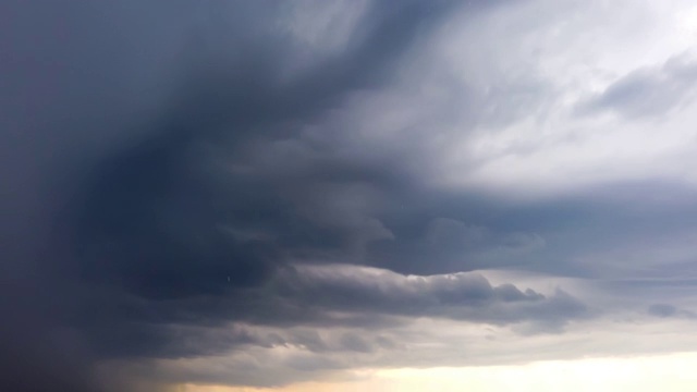 阴雨天空和雨云的时间间隔视频素材