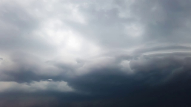 阴雨天空和雨云的时间间隔视频素材