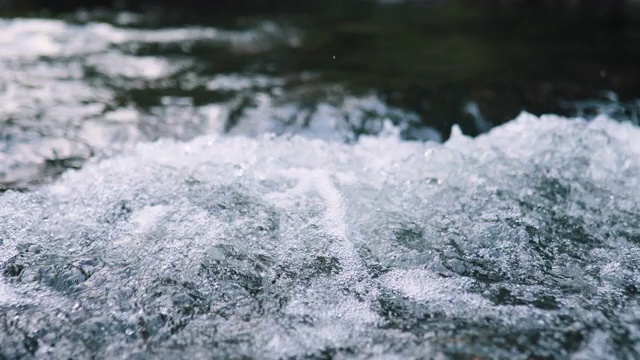 流动的河流视频素材