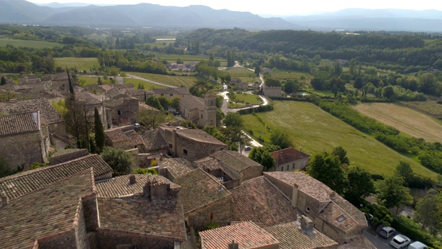 Mirmande教堂关闭，Drôme，被称为Les Most Beaux Villages de France视频素材