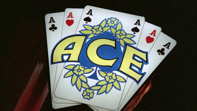 近角符号读“ace”。看起来像一副扑克牌。灯。视频素材