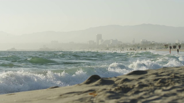 海浪抵岸视频素材