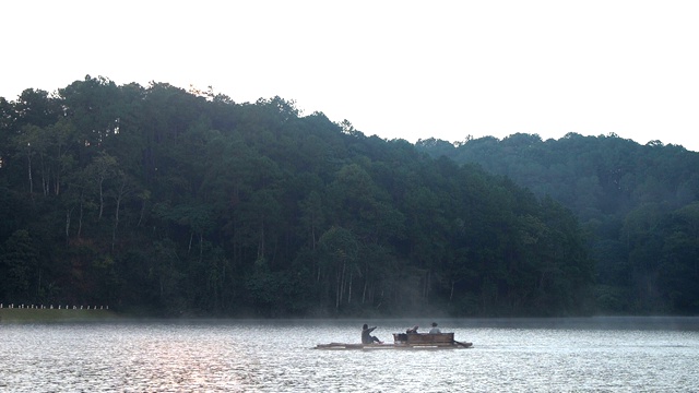 庞昂湖和泰国湄洪松松林，是泰国的自然景观。庞昂是泰国很受欢迎的旅游目的地视频下载