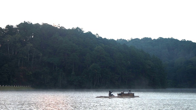 庞昂湖和泰国湄洪松松林，是泰国的自然景观。庞昂是泰国很受欢迎的旅游目的地视频下载