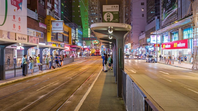 时间推移:香港北角地区夜间交通情况视频素材