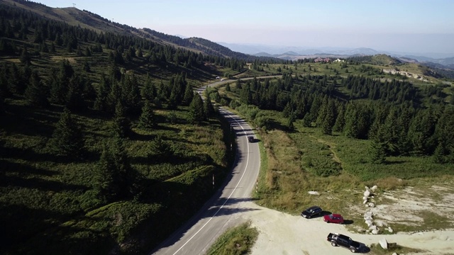 山区公路旅行视频素材