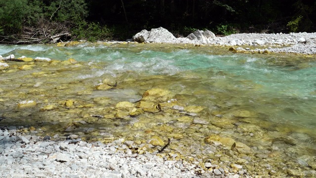 特里格拉夫国家公园的流动河流视频素材