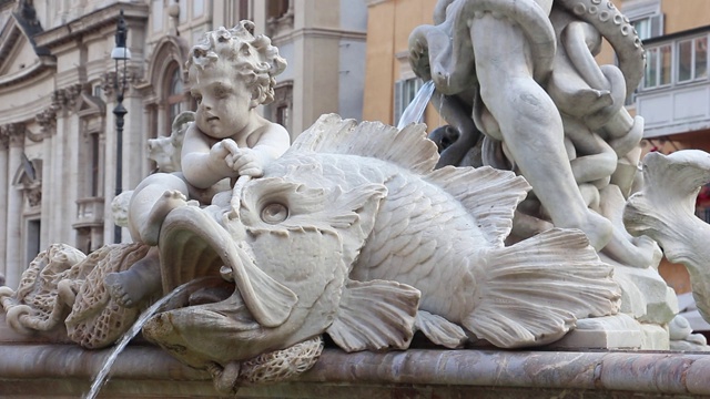 罗马纳沃纳广场上的喷泉(Fontana del Nettuno)。视频素材