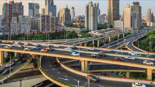 上海高峰时段高速公路繁忙城市道路的时间流逝视频素材