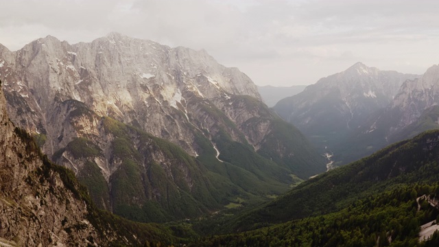 壮丽的山景。视频素材