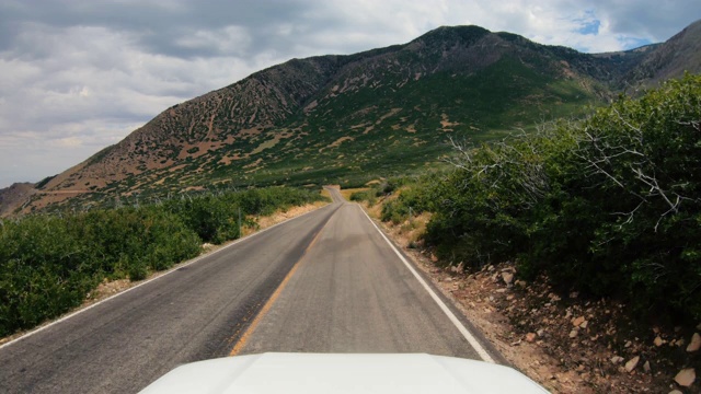 在摩押拉萨尔山行驶的POV汽车道路视频素材