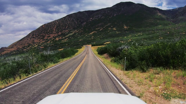 在摩押拉萨尔山行驶的POV汽车道路视频素材