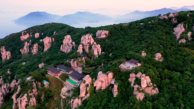 景山宝莲寺(始建于683年)位于庆尚南道南海郡视频素材