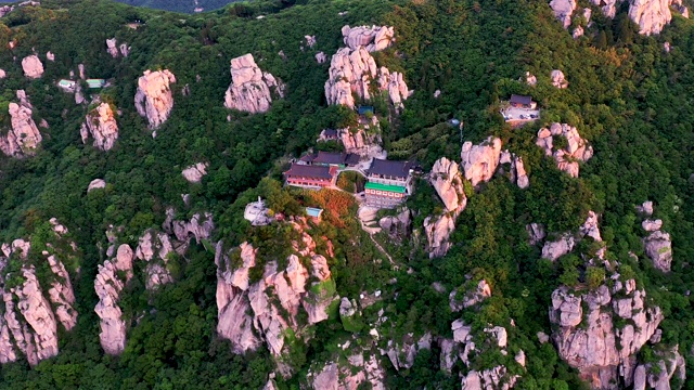 Geumsan Boriam Hermitage(佛教寺庙建立于683年)在南海郡，庆尚南道省视频素材