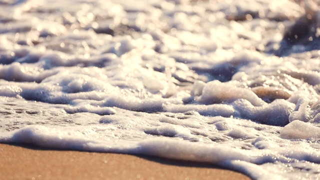 海滩日出和热带海浪视频素材