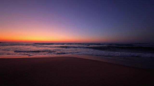 海滩日出和热带海浪视频素材