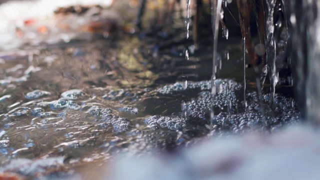 融雪中的流水视频素材