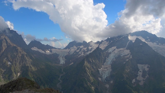 在东白山，高加索，俄罗斯，欧洲国家公园观赏山景视频素材