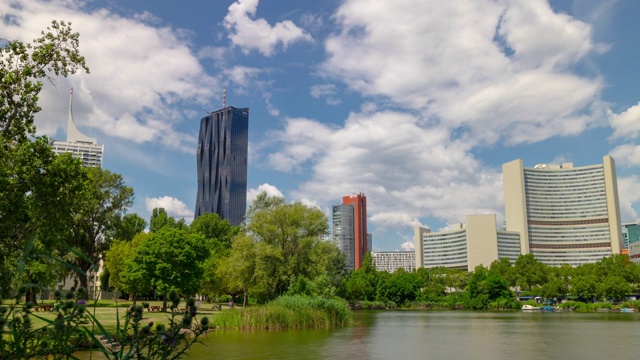 晴天维也纳城市现代市中心公园湖全景4k时间推移奥地利视频素材