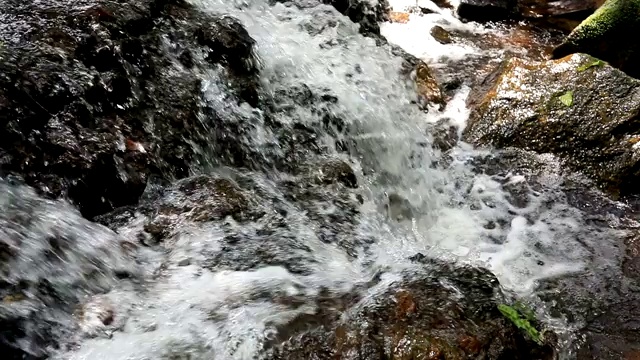 瀑布，水流缓慢视频素材