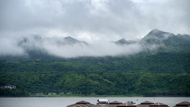 国家公园的山与雾在雨季的风景视频素材