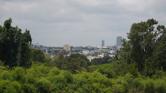 白天著名的公园顶级班加罗尔城市景观全景4k印度视频素材