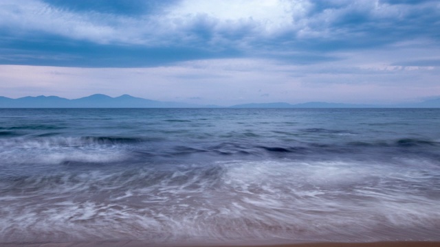 延时:美丽的海滩与岛屿背景。4k分辨率。视频素材