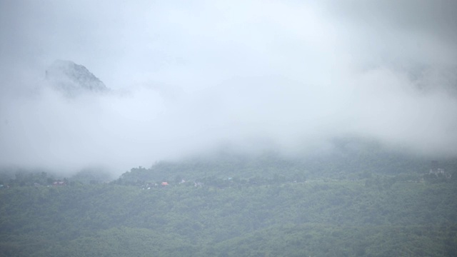 国家公园的山与雾在雨季的风景视频素材