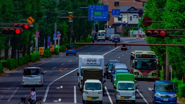 东京Oume大街市中心街道的一段时间，白天的长镜头视频素材