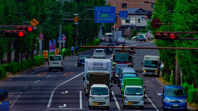 东京Oume大街市中心街道的一段时间，白天的长镜头视频素材