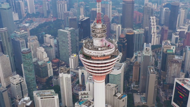 日落时分吉隆坡市景市中心著名的kl塔顶空中全景4k马来西亚视频素材