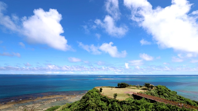 冲绳岛的大海和天空。杭州中能汽轮动力有限公司景观角视频素材