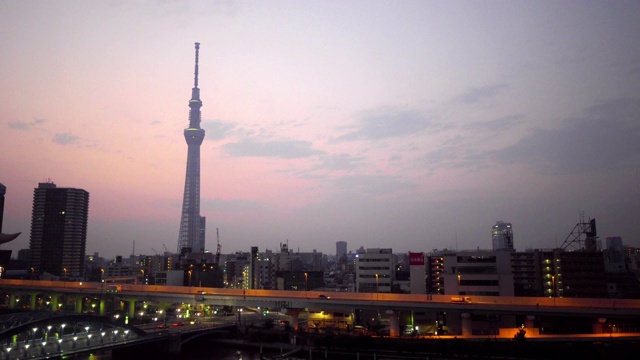 美丽的建筑建筑与东京的天空树和城市生活在日本东京视频素材