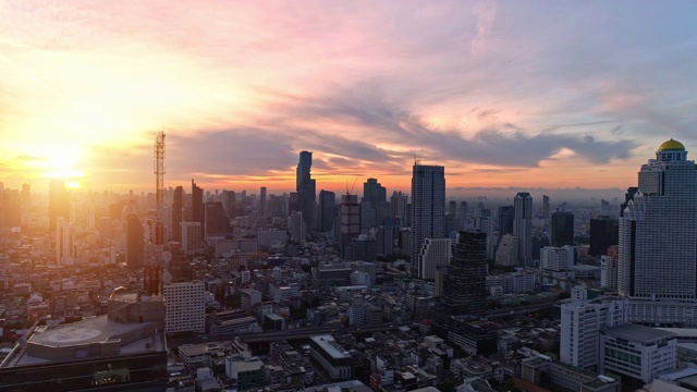 4k空中曼谷市中心城市视图，飞越曼谷，泰国。视频素材