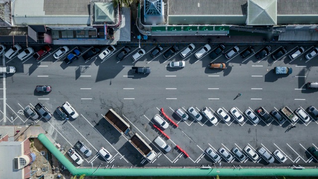 时间流逝。泰国曼谷-芭堤雅高速公路停车休息区鸟瞰图。视频素材