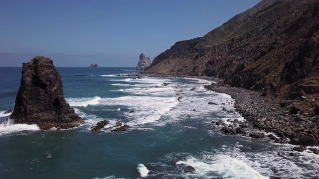 遥远的贝尼约海滩全景(贝尼约海滩)，特内里费，加那利群岛，西班牙。视频素材