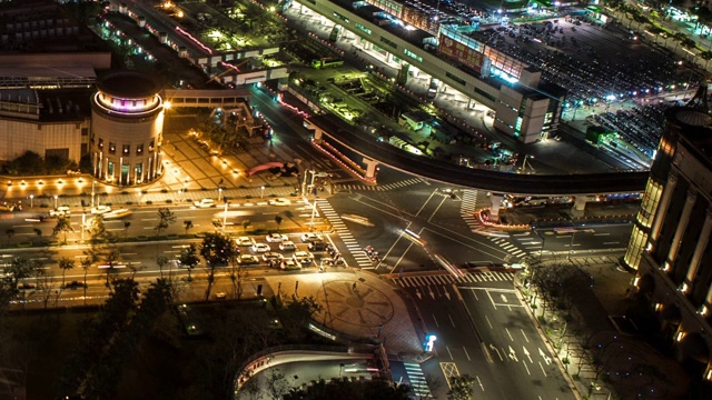 建筑街道与交通夜晚的延时空中，台北市景视频素材