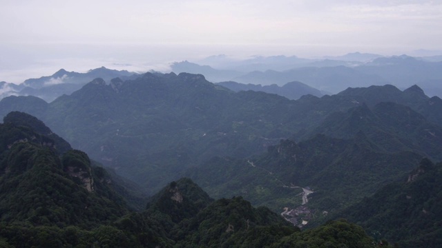 中国湖北武当山的风景视频素材