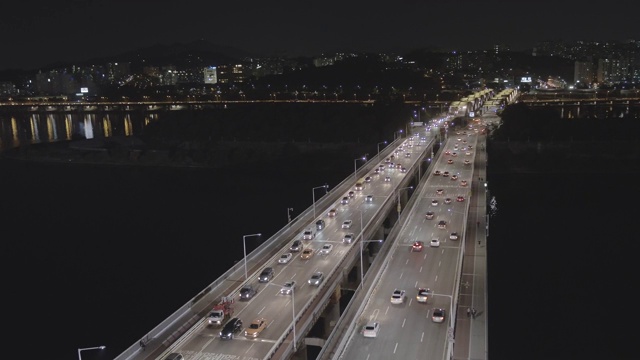 韩国首尔汉江韩港大桥夜间交通视频素材