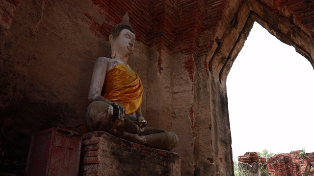 大城府历史公园的老佛像、寺庙。泰国大城府那空琅寺城堡。多莉拍摄幻灯片视频素材