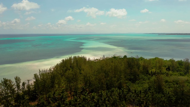 有沙滩的热带岛屿。Balabac,菲律宾巴拉望省视频素材