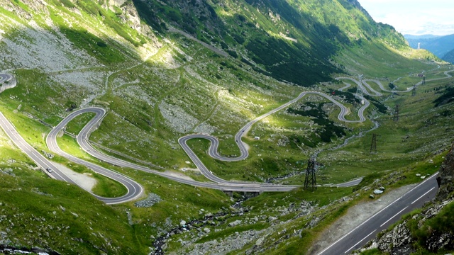 罗马尼亚著名的transagaras山路的曲线视频素材