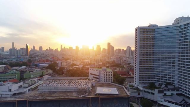 4k空中曼谷市中心城市视图，飞越曼谷，泰国。视频素材