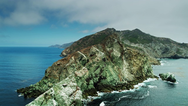 海浪拍打西区，卡特琳娜岛-无人机射击视频素材