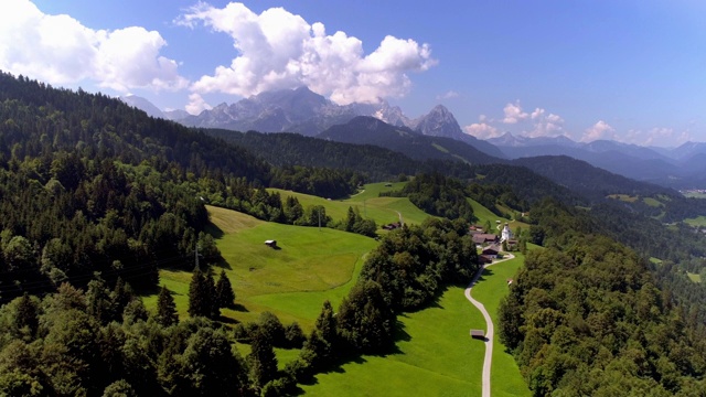 Wetterstein山脉的Wamberg村视频素材