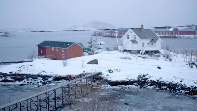 罗浮敦的天气阴沉，冬天还下雪视频素材