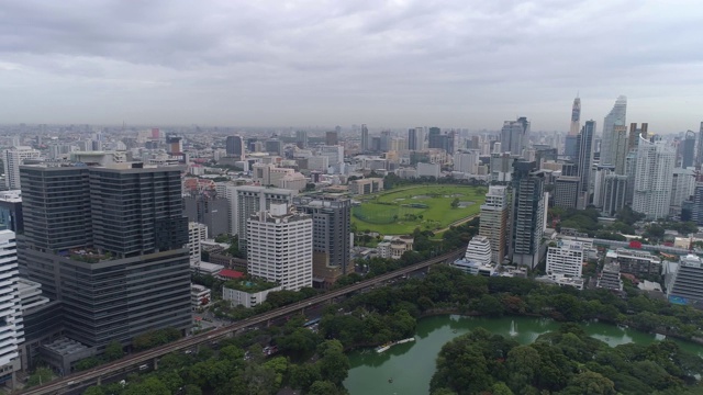 4k空中曼谷市中心城市视图，飞越曼谷，泰国。视频素材