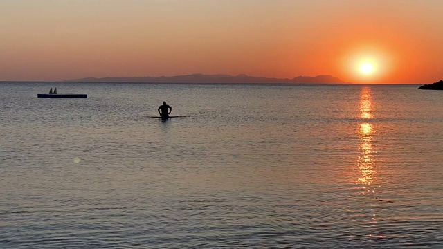 海滩上的日落视频素材